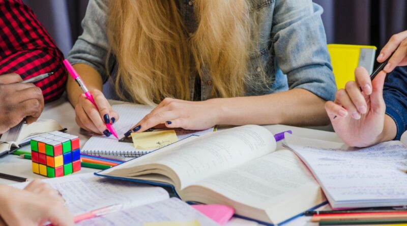 Die Bedeutung von Lesen und Schreiben im Alltag
