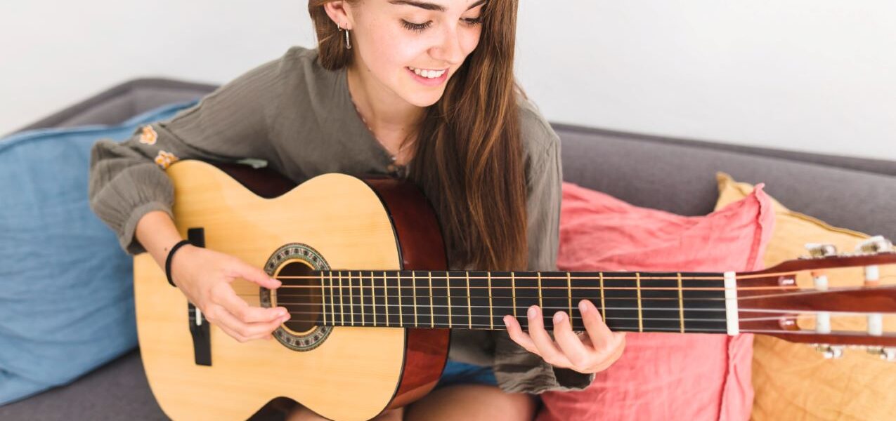 Vier Wege, um ein Musikinstrument zu lernen