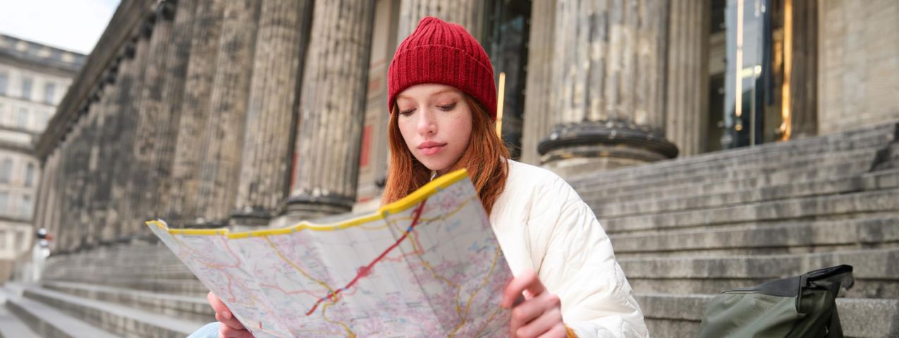 Atlas und Reisekarte im Urlaub