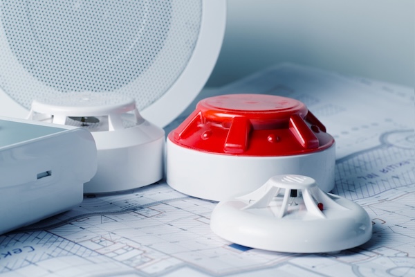 Rauchmelder, Feuerlöscher und Löschsysteme