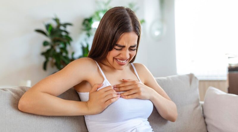 Brustwarzen schmerzen: Tipps und Hilfe bei Brustwarzenschmerz