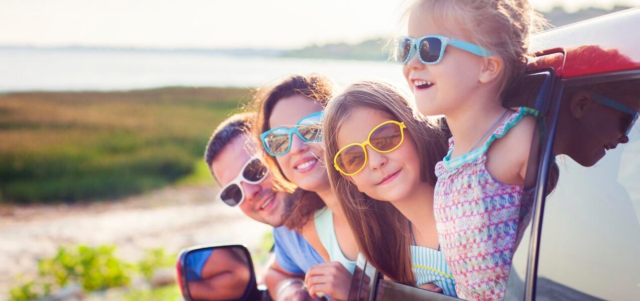 Familienurlaub mit Kindern: Praktische Tricks für Auto, Flugzeug und mehr