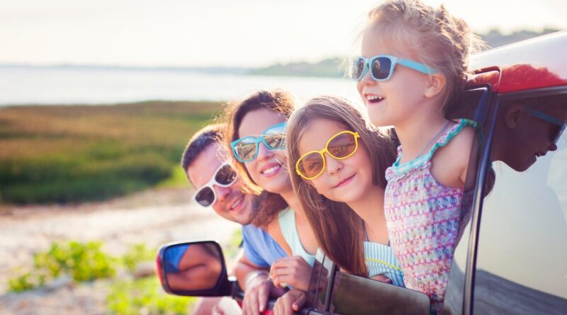 Familienurlaub mit Kindern: Praktische Tricks für Auto, Flugzeug und mehr