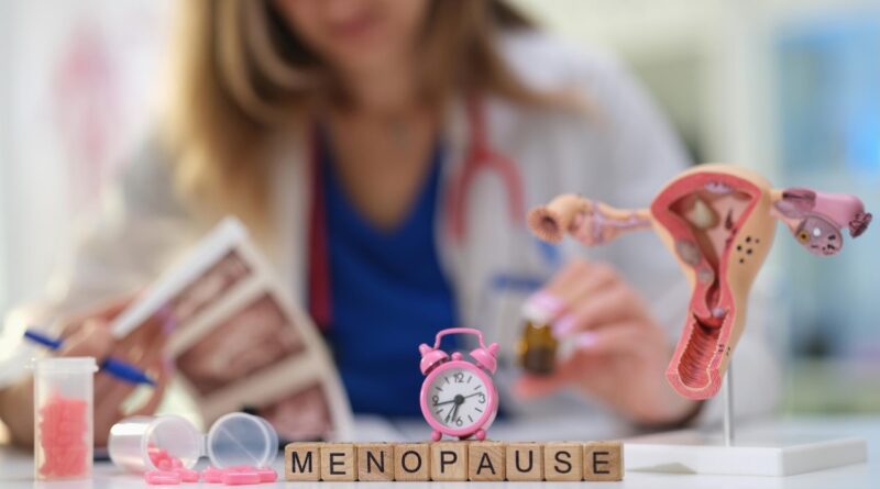Menopause im Alltag: Hitzewallungen, HRT-Optionen & Mythencheck