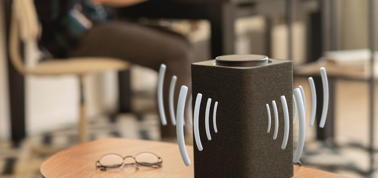 Sprachassistenten privat: Mikro-Schutz & Routinen