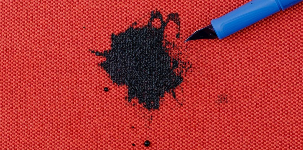 Stoffflecken: Textilien und Kleidung richtig behandeln